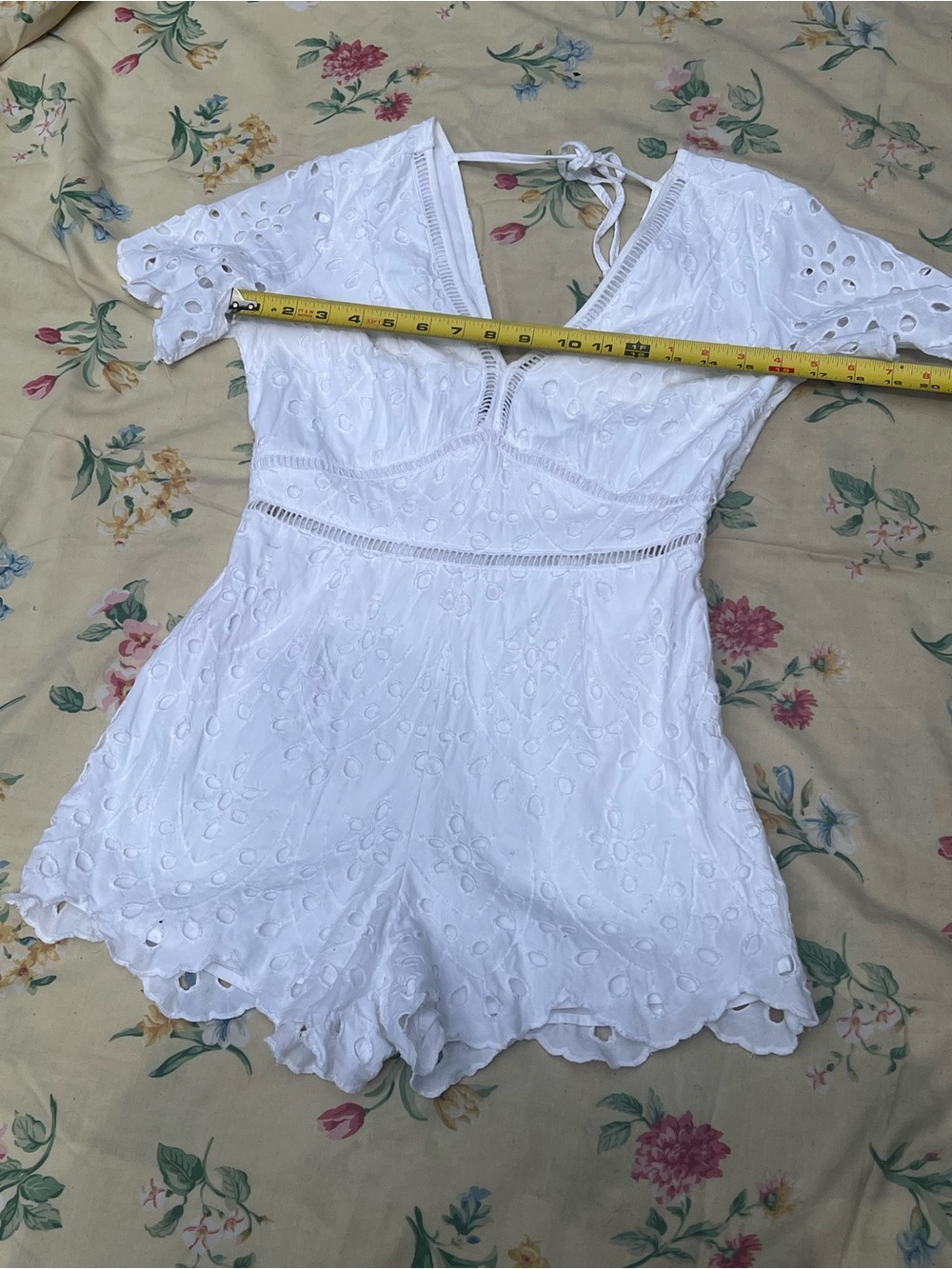 Abercrombie & Fitch White Eyelet shorts jumpsuit size xsp women